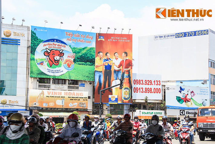 Bên cạnh đó, Sở VH-TT-DL tăng cường kiểm tra, xử lý các biển hiệu, biển quảng cáo, băng rôn vi phạm Luật Quảng cáo, xử lý theo Nghị định 158/2013 về xử phạt vi phạm hành chính trong lĩnh vực văn hóa, thể thao, du lịch và quảng cáo. “Đến ngày 30-9, các địa phương sẽ báo về tình hình quảng cáo ngoài trời tại địa phương mình để Sở VH-TT-DL tổng hợp trình lên UBND TP phê duyệt” - ông Minh cho biết.