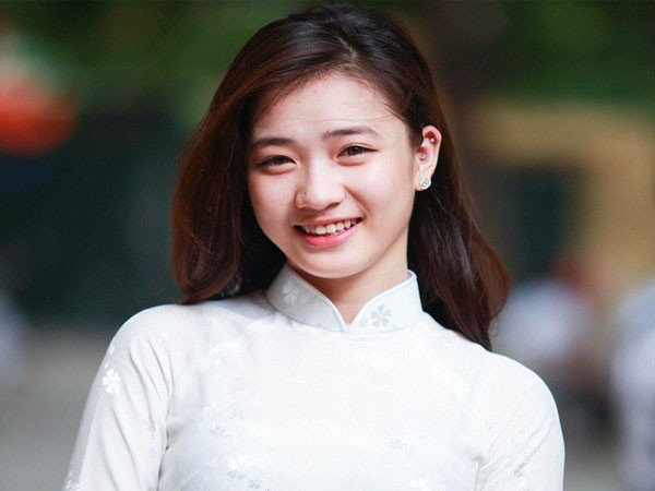 3. Lông mày. Thông thường khi trang điểm, tỷ lệ hài hòa trên khuôn mặt bị phá vỡ mà chúng ta không hề biết. Để khuôn mặt đẹp một cách tự nhiên, đừng tỉa tót lông mày thái quá, nó sẽ không phù hợp với một khuôn mặt không make up.
