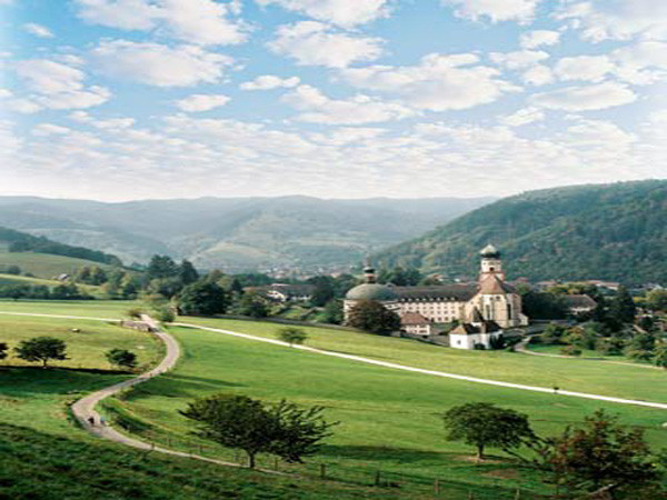 3. Làng Staufen ở Breisgau, Đức. Vùng đất này nằm ở bìa rừng Đen (Black), miền Nam nước Đức, là điểm đến cuối tuần lý tưởng để thưởng thức rượu vang cuối tuần.
