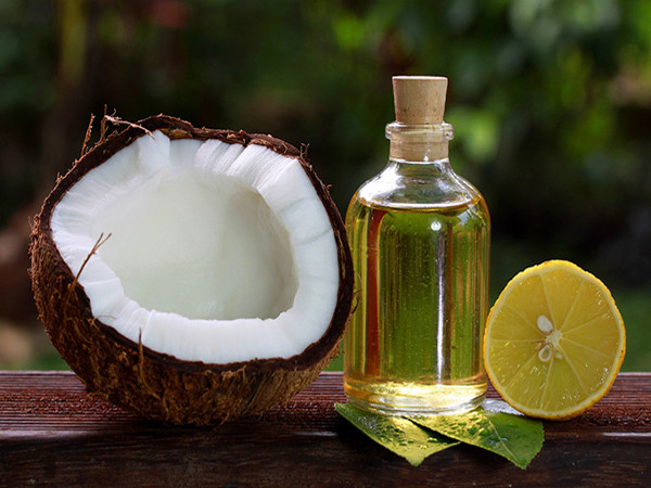 Bạn cũng nên chăm sóc lông mày bằng cách thoa dầu oliu hoặc dầu dừa cho mềm mại và mọc rậm hơn để dễ dàng tạo hình phù hợp khuôn mặt bạn.