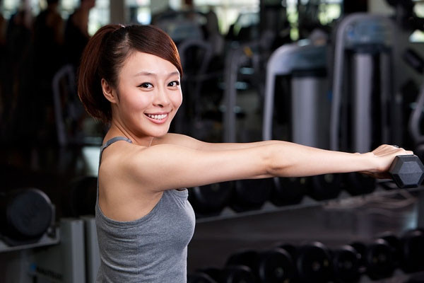 Tập thể dục với cái dạ dày trống rỗng. Khi hoạt động thể lực với một cái dạ dày trống rỗng, các nghiên cứu chỉ ra lượng calo bị đốt cháy đến từ các cơ bắp, không phải từ mô béo. Thực tế chỉ ra rằng, khối lượng cơ bắp bạn có càng nhiều, càng có lợi cho việc giảm cân. Việc “lót dạ” không chỉ giúp cơ thể bạn tránh mất cơ mà còn giúp cung cấp năng lượng dồi dào hơn để tăng cường thời gian tập luyện của bạn.