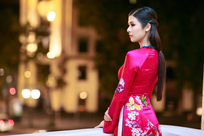 Cùng với hành trình "cải trắng", cô ngày càng đắt show MC.