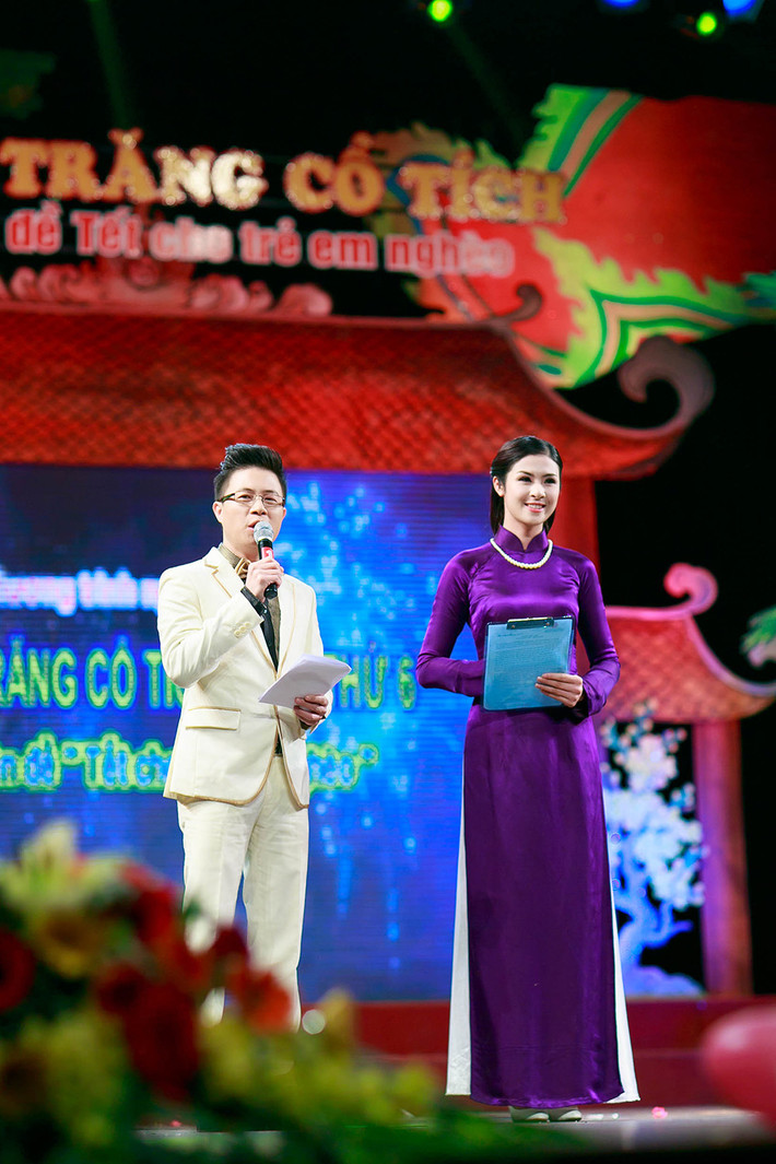 Ngọc Hân xinh đẹp và nổi bật trên sân khấu Vầng trăng cổ tích.