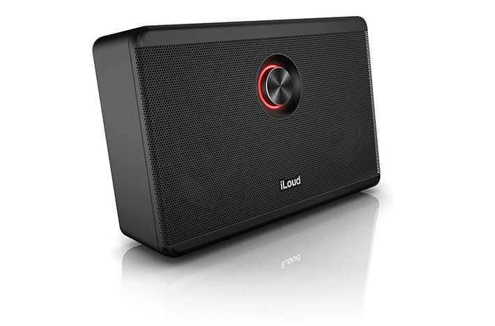 IK MULTIMEDIA ILOUD: Đây là một trong những chiếc loa không dây tốt nhất dành cho các hoạt động mang tính chuyên nghiệp hơn như đánh guitar hoặc ghi âm, với các loa trầm và loa bổng nhỏ nhưng cho chất âm hay đáng chú ý (dù chỉ phát theo một hướng duy nhất). Loa hợp để dùng trong các buổi sinh hoạt văn nghệ nhỏ, hoặc khi tụ tập cùng bạn bè (nếu dùng với ứng dụng kèm theo trên iPad). Giá bán: 299,99 USD.