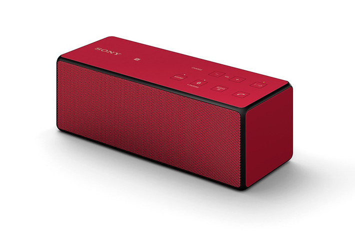 SONY SRS-X3: Chiếc loa không dây mini này của Sony tuy trông nhỏ nhắn nhưng được trang bị 2 loa bức xạ thụ động cùng chế độ âm thanh Wide Stereo sống động. Tuy nhiên, thời lượng pin sử dụng 7 tiếng là khá thất vọng và có kiểu dáng kén người dùng. Nhưng nếu bạn thực sự cần sự giản tiện, chiếc loa này là tùy chọn đáng quan tâm về thương hiệu và mức giá bán (124,99 USD).
