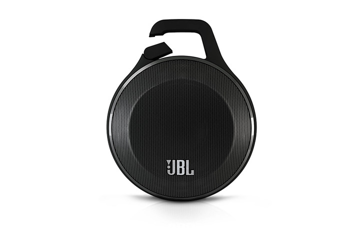 JBL CLIP: Nếu bạn muốn một chiếc loa nhỏ gọn nhất, JBL Clip là tùy chọn không thể bỏ qua với thiết kế hình tròn nhỏ xinh cùng chiếc móc nhô hẳn lên thuận tiện để đeo trên ba lô. Pin của chiếc loa nhỏ nhắn này cho 5 giờ sử dụng. Giá bán: 44,95 USB.