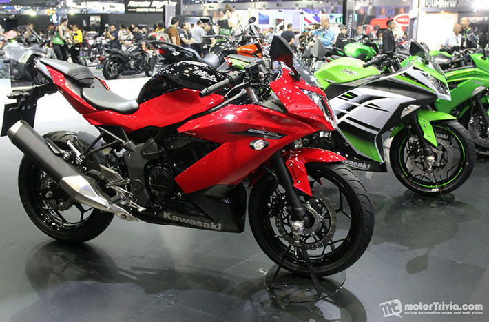 Mẫu sportbike cỡ nhỏ Kawasaki Ninja 250SL hay Ninja RR Mono. Đây là mẫu sportbike mới nhất của hãng xe Nhật Bản được trang bị động cơ xi-lanh đơn 250 phân khối, thay vì xi-lanh đôi như nhiều mẫu xe khác của hãng. Đối thủ của Ninja 250 SL sẽ là những cái tên như Honda CBR250R.