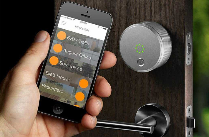 Năm tới sẽ rất hoành tráng đối với Apple và các thiết bị kết nối WiFi. Nền tảng ứng dụng nhà thông minh HomeKit trong iOS 8 sẽ cho phép bạn điều khiển và quản lý các đồ gia dụng như máy điều nhiệt và ổ khóa cửa.