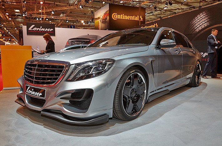 Lorinser mang đến triển lãm xe độ Essen 2014 một chiếc Mercedes-Benz S500 4MATIC được nâng cấp "ngầu" hơn với bộ bodykit phong cách khá "hầm hố".