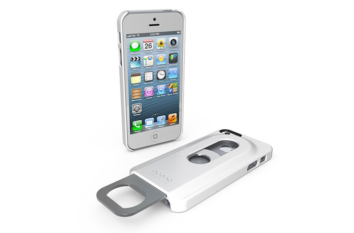 Chiếc ốp lưng cho iPhone 5 và 5S tích hợp một cái mở nắp chai, cực kỳ tiện lợi tại các bữa tiệc, cuộc nhậu. Hiện được bán 10 đô trên opencase.com.