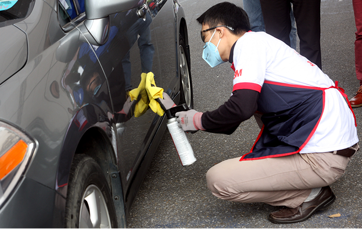 Nội, ngoại thất cũng cần được chăm sóc, khử mùi khoang lạnh, tẩy nhựa đường hoặc bảo dưỡng kính.