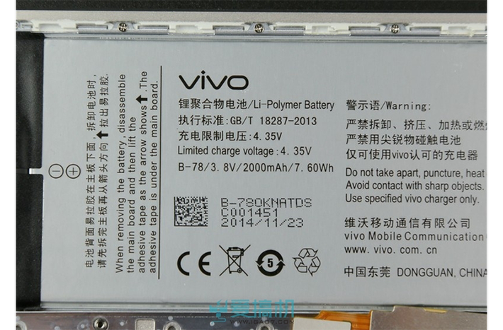 Với độ mỏng như vậy, Vivo X5 Max phải chịu hy sinh về công suất pin khi chỉ dùng loại pin lithium có dung lượng 2000mAh.