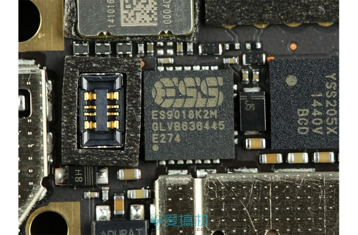 Vivo X5 Max trang bị chip âm thanh ES9018K2M, có công năng chuyển đổi tín hiệu kỹ thuật số sang analog.