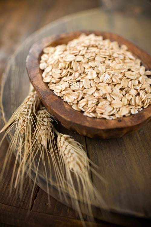 Yến mạch bổ sung vitamin E. Bạn cảm thấy móng tay của mình mỏng và giòn, đó có thể là triệu chứng thiếu vitamin E. Yến mạch chính là nguồn vitamin E dồi dào.