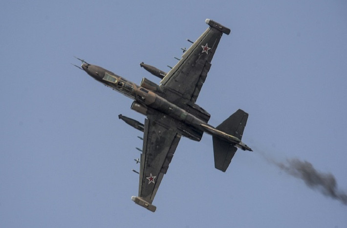Trong buổi lễ còn có sự xuất hiện của một chiếc cường kích Su-25 của Không quân Nga.