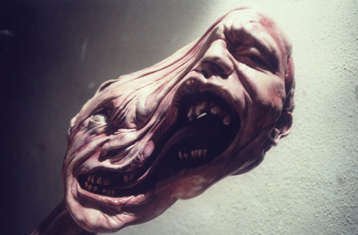 Quái vật biến hình (The Thing, 1982) - Bộ p him về nhà cổ sinh vật học Kate Lloyd (Mary Elizabeth Winstead) đến trạm thí nghiệm bỏ hoang ở Nam Cực thám hiểm. Đi cùng anh là một nhóm nhà khoa học Na Uy. Tại đây, họ phát hiện ra một phi thuyền ngoài trái đất bị chôn vùi trong băng. Cùng lúc này, Kate Lloyd cũng nhận thấy, một sinh vật có vẻ như đã chết trong kiếp trước đang thức dậy...