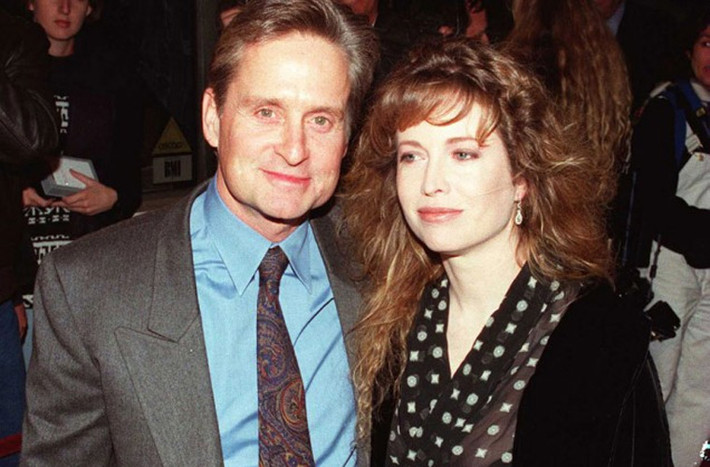 Michael Douglas và Diandra Douglas đạt được thỏa thuận ly hôn theo đó, Diandra sẽ ra đi với 45 triệu USD.