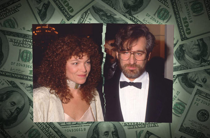 Đạo diễn nổi tiếng Steven Spielberg đã phải chia cho vợ, Amy Irving 100 triệu USD theo đúng thỏa thuận ly hôn khi cuộc hôn nhân 4 năm của họ tan vỡ.
