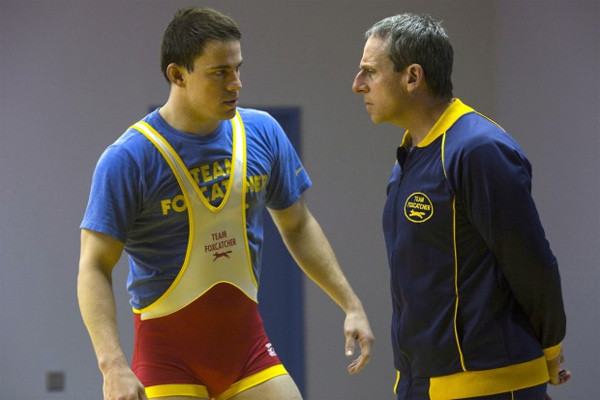 Phim "Foxcatcher" của đạo diễn Bennett Miller kể câu chuyện thật về vô địch môn vật từng đoạt huy chương Olympic Mark Schultz và triệu phú bị bệnh tâm thần phân liệt và hoang tưởng đã giết chết người anh trai của Mark, vận động viên Olympic Dave Schultz.