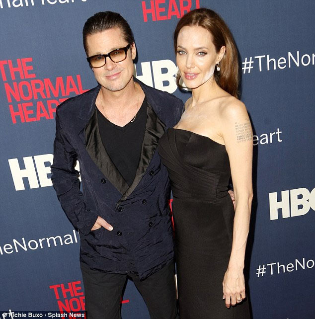 Thời gian này, nữ minh tinh Hollywood đang rất bận rộn ra mắt bộ phim mới Maleficent. Ngoài những lần dự buổi công chiếu phim, cô còn tham dự rất nhiều buổi chụp ảnh quảng bá đứa con tinh thần mới chào đời.