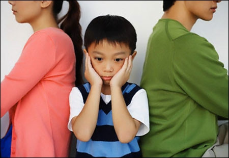 Tuổi thọ giảm đi. Các nhà nghiên cứu đã chỉ ra mối liên quan giữa tuổi thọ và cuộc hôn nhân tan vỡ của cha mẹ. Những đứa trẻ có cha mẹ ly hôn khi còn nhỏ có tuổi đời ngắn hơn so với những đứa trẻ cùng tuổi. Ai nói rằng cuộc hôn nhân tan vỡ của cha mẹ không ảnh hưởng gì đến tuổi thọ của trẻ chắc hẳn phải suy nghĩ lại rồi.