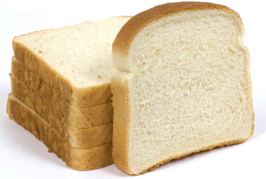 Cho trẻ sử dụng bánh mì trắng, bánh mì làm bằng bột gạo lứt thay vì bánh kem, bánh quy, bánh ngọt; tránh các loại bánh xốp có đường, sữa, chất béo...