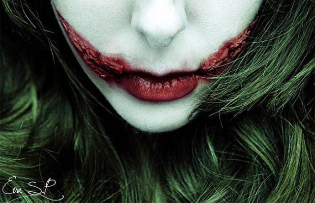 Với màu tông đỏ đơn giản, cô gái này đã trở thành phiên bản nữ của Joker - nhân vật phản diện ấn tượng nhất trên màn ảnh.