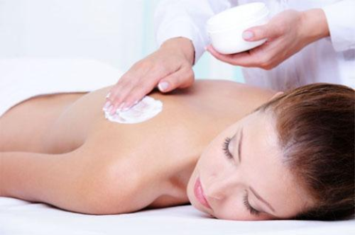 Cuối cùng, việc làm trắng da tức thì chỉ có tác dụng rất ngắn và da sẽ sớm trở lại màu sắc ban đầu. Nếu can thiệp điều này bằng biện pháp hóa chất để lột bỏ lớp da chứa hắc tố thì trong thời gian ngắn, melanin lại được sản sinh dưới da, các hiện tượng sạm, nám và tàn nhang vẫn sẽ tiếp diễn.