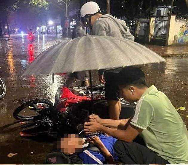 Thời điểm người dân phát hiện em T gặp tai nạn 1-3531.jpg