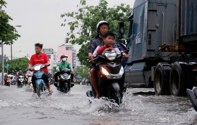 Đường Trần Xuân Soạn, phường Tân Thuận, TP HCM, ngập nặng sau mưa lớn kết hợp triều cường ngày 9/9 ngap-02.jpg