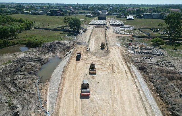 Thi công một đoạn tuyến dự án nâng cấp QL12A đoạn tránh thị xã Ba Đồn, Quảng Bình. 6.jpg