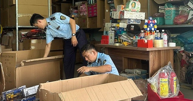 Đội Quản lý thị trường số 2 Đà Nẵng kiểm tra, xử phạt 3 cơ sở kinh doanh đồ chơi trẻ em các loại không có hóa đơn chứng từ 2.jpg