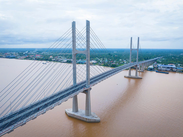 Cầu Rạch Miễu 2 có tổng chiều dài 17,6km (bao gồm cả cầu chính và đường dẫn) chính thức khánh thành ngày 19/8/2025 - Vượt tiến độ hơn 5 tháng so với kế hoạch. z6922162312214-5ba6fdef8a355dd8e2918f723f705d43.jpg