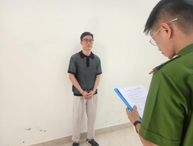 Đối tượng Nguyễn Duy Tuấn tại Cơ quan Công an. Ảnh CACC 3-2012.jpg