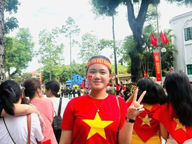 Lê Dương Hà My mong rằng các bạn trẻ sẽ noi theo, cố gắng hết mình để phục vụ, cống hiến cho đất nước. Ảnh: VGP/Minh Thư 1111-26.jpg