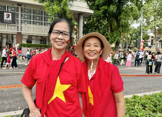Cô Lê Thị Hải (bên trái) cùng em gái là cô Lê Thị Yến - Ảnh: VGP/Thu Giang 1-3353.jpg