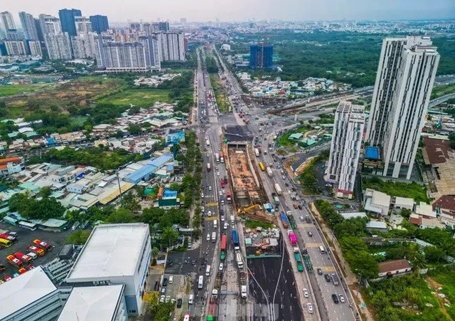 Nút giao thông An Phú - dự án trọng điểm ở cửa ngõ phía Đông TPHCM đang bị chậm tiến độ. Ảnh: Duy Anh 3.jpg