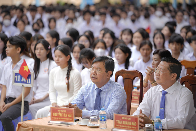 Ủy viên Ban Chấp hành Trung ương Đảng, Bí thư Tỉnh ủy An Giang Nguyễn Tiến Hải dự lễ khai giảng năm học 2025 - 2026 tại Trường THPT Tịnh Biên, phường Thới Sơn. 333333.jpg