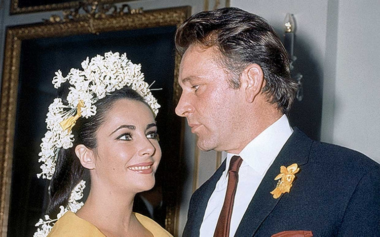 Elizabeth Taylor và Richard Burton. Elizabeth Taylor và Richard Burton.