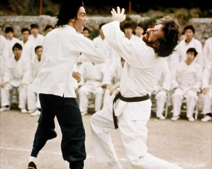Bruce Lee (bên trái) và Bob Wall Bruce Lee (bên trái) và Bob Wall