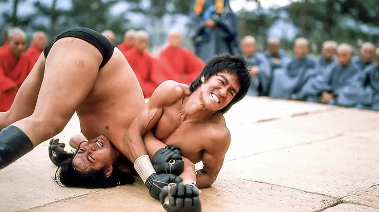 Bruce Lee (bên phải) và Sammo Hung Bruce Lee (bên phải) và Sammo Hung