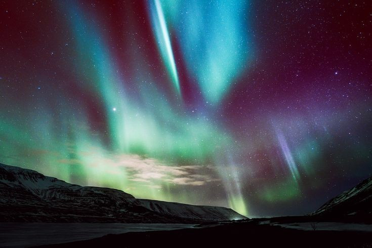 このミッションの3機目の宇宙船、カラザーズ・ジオコロナ・オブザーバトリーは、地球外気圏の観測に重点を置き、この地域における宇宙天気の影響をより深く理解する。写真:Pinterest。 Tàu vũ trụ thứ ba trong sứ mệnh, Đài quan sát Carruthers Geocorona, sẽ tập trung nghiên cứu lớp ngoại quyển (exosphere) của Trái Đất để tìm hiểu rõ hơn sự tác động của thời tiết không gian đến khu vực này. Ảnh: Pinterest.