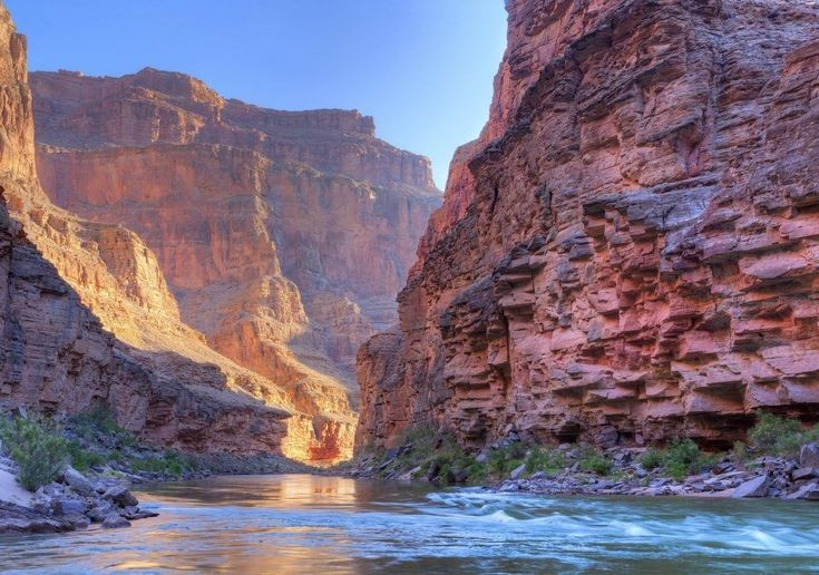 UNESCO-Welterbe. Die UNESCO würdigte den Grand Canyon 1979 für seinen weltweit herausragenden wissenschaftlichen, geologischen und landschaftlichen Wert. Foto: Pinterest. Di sản Thế giới của UNESCO. Tổ chức UNESCO công nhận Grand Canyon năm 1979 nhờ giá trị khoa học, địa chất và cảnh quan nổi bật toàn cầu. Ảnh: Pinterest.