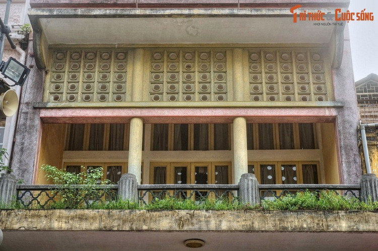 No espaço sagrado da casa número 48 Hang Ngang, a história não é simplesmente recriada, mas também conecta a história com o presente com uma crença forte e inabalável após muitos altos e baixos do tempo. 0-48-07.jpg