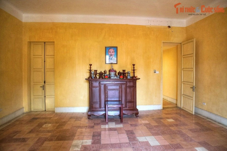 Como um templo sagrado, a casa em 48 Hang Ngang é um lugar para o povo vietnamita retornar às suas raízes, refletir sobre sua responsabilidade de preservar a independência e construir um país forte, digno dos sacrifícios das gerações anteriores. 0-48-09.jpg