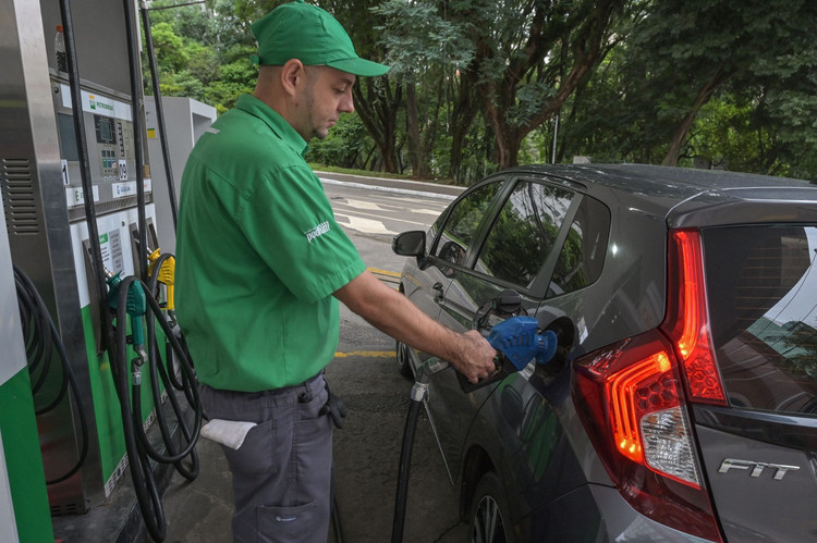 Brazil là quốc gia đi đầu thế giới trong việc phát triển và sử dụng xăng sinh học. Ảnh: ANBA. 01.jpg