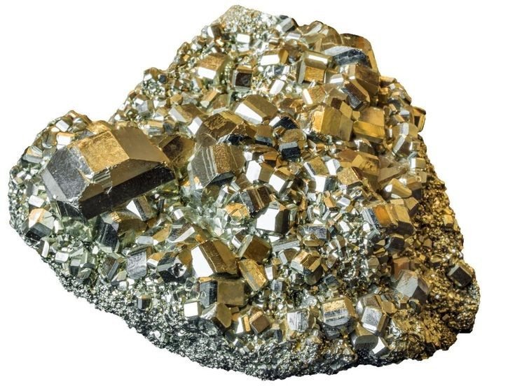 Komposisi kimianya sederhana. Mineral ini merupakan senyawa besi dan sulfur (FeS₂), yang umum ditemukan pada banyak batuan sedimen dan metamorf. Foto: Pinterest. Thành phần hóa học đơn giản. Khoáng vật này là một hợp chất của sắt và lưu huỳnh (FeS₂), phổ biến trong nhiều loại đá trầm tích và đá biến chất. Ảnh: Pinterest.