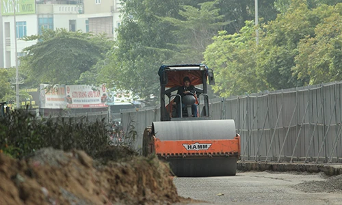 Hà Nội: Cận cảnh công trường mở rộng đường Phạm Hùng 34m