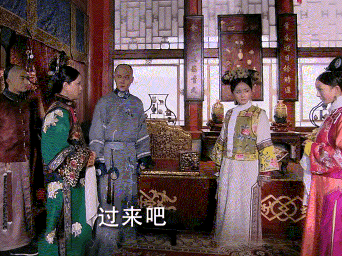 Trong Cung tỏa tâm ngọc, phân đoạn "Tình Xuyên thật giả" là cao trào của phim nhưng khán giả lại chú ý vào lỗi hậu kỳ, khi phần chân của Dương Mịch vai Tình Xuyên biến mất. Cô di chuyển như bay trên không.