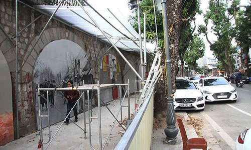 Phố bích họa Phùng Hưng ngổn ngang, nhếch nhác vì ngừng vẽ tranh